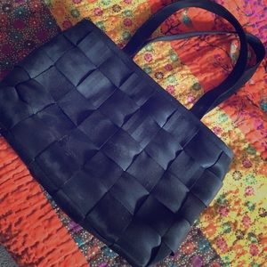 Harvey’s Seatbelt purse in black
